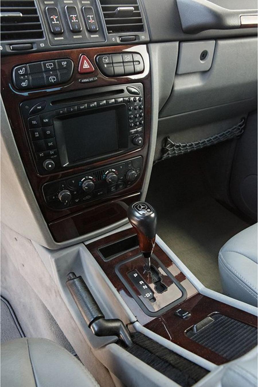 Интерьер Mercedes-Benz G500 Custom Pickup 2002 года  (фото 30 из 58)